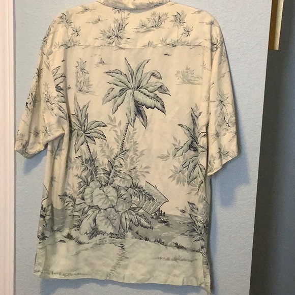 ⛵️ Men’s Tommy Bahama Short Sleeve Shirt - Picture 5 of 7
